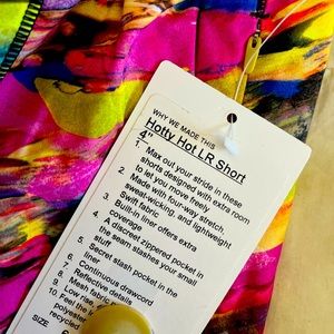 Lululemon Hottie Hot Shorts LR 4” Size 6 NWT